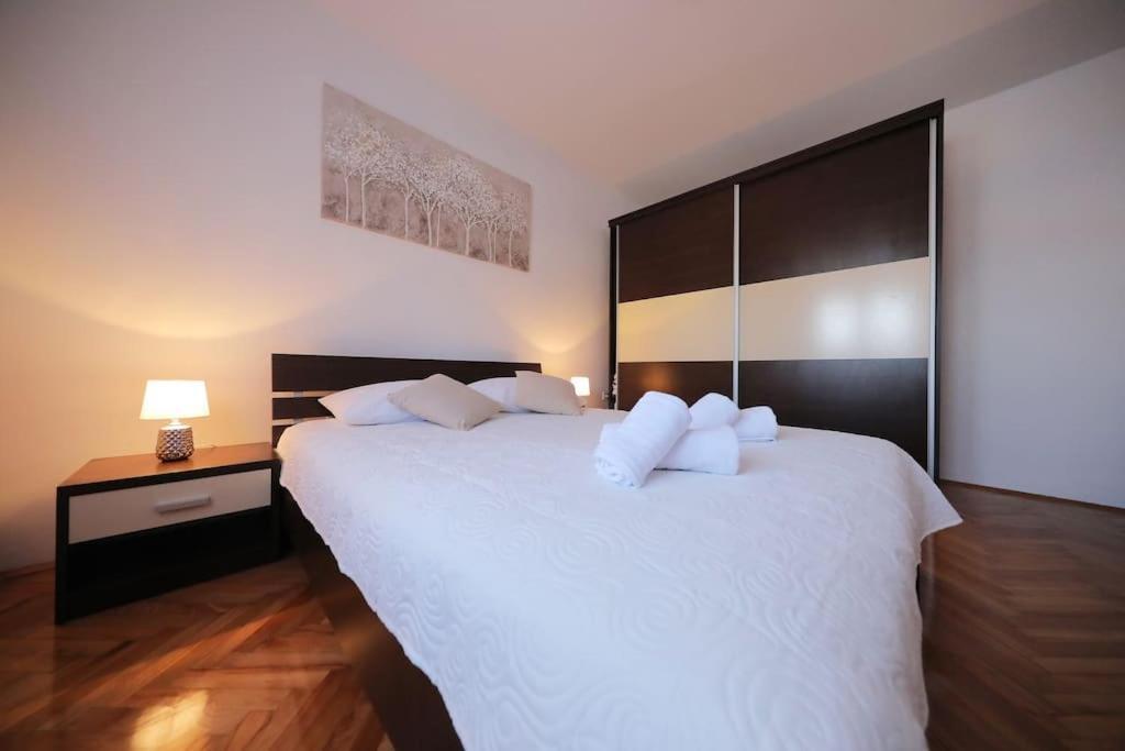 Luxury Apartment Petra With Private Pool 자다르 외부 사진