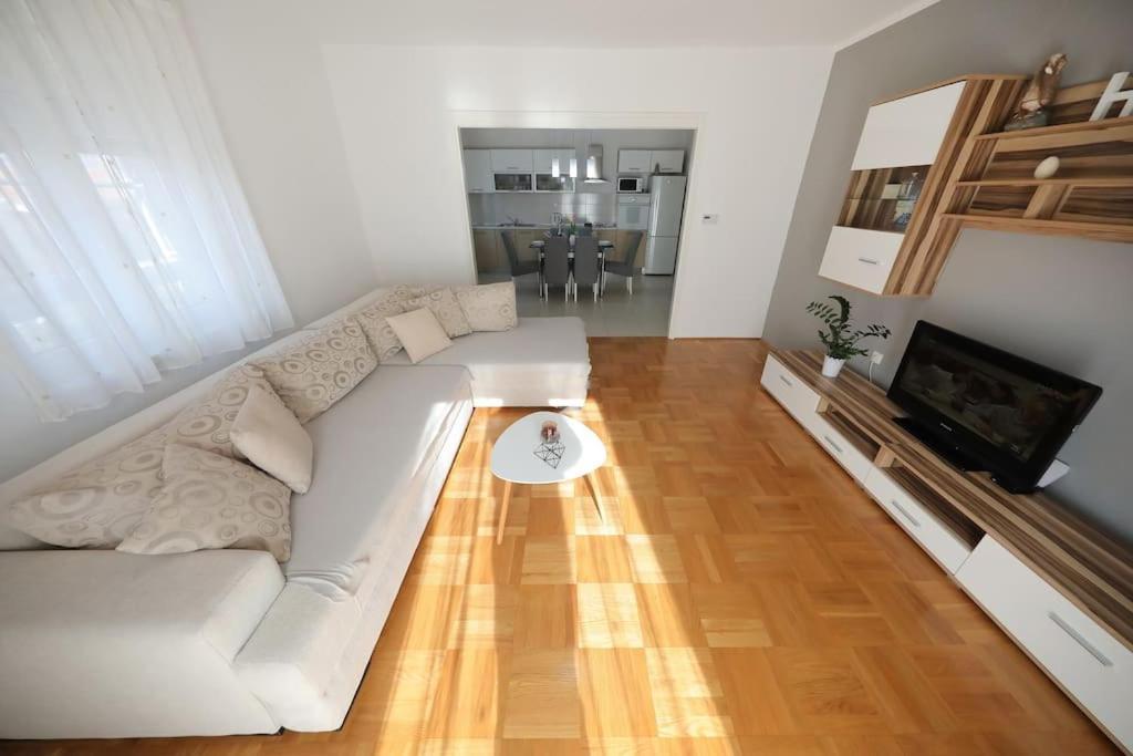 Luxury Apartment Petra With Private Pool 자다르 외부 사진