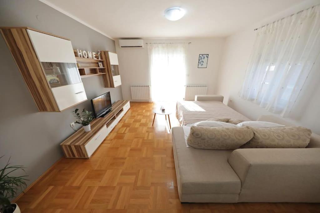 Luxury Apartment Petra With Private Pool 자다르 외부 사진