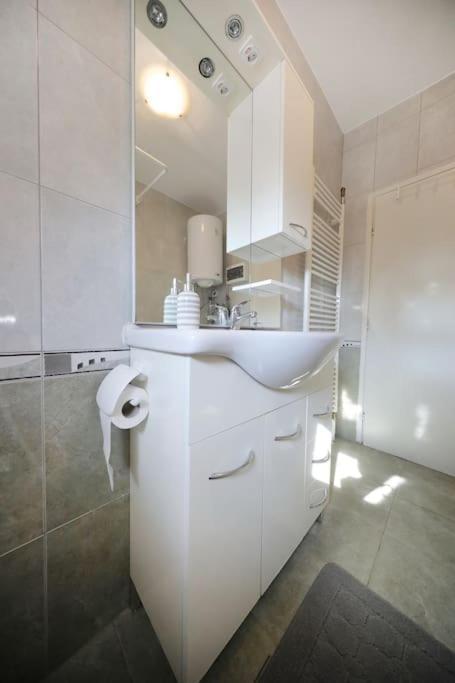 Luxury Apartment Petra With Private Pool 자다르 외부 사진