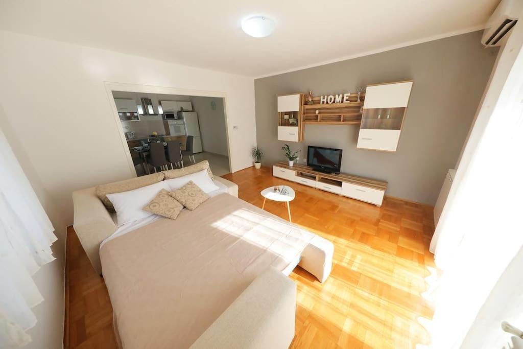 Luxury Apartment Petra With Private Pool 자다르 외부 사진