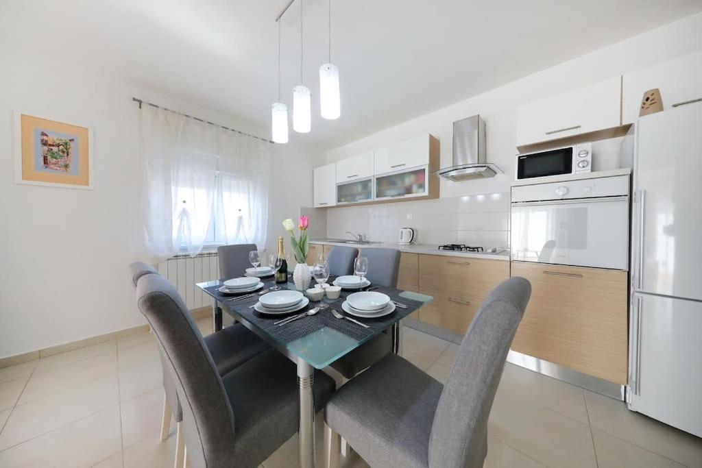 Luxury Apartment Petra With Private Pool 자다르 외부 사진